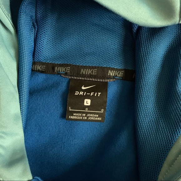 Nike Therma Swoosh Graphic Hooded Jacket - Picture 2 of 7